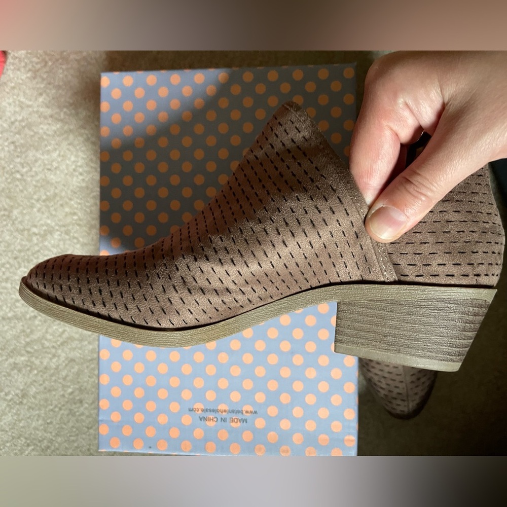 Betani Ankle Boot - Picture 3 of 3